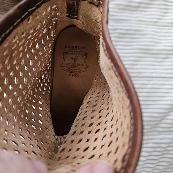 BED STU COBBLER Series Brown perforated ankle wedge boots. Size 7 - Picture 10 of 11